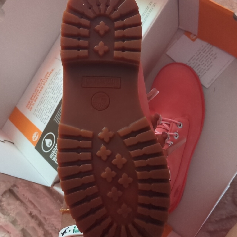 Pink Timberlands - Picture 3 of 4